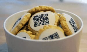 Тілек жазылған печеньенің заманауи нұсқасы
